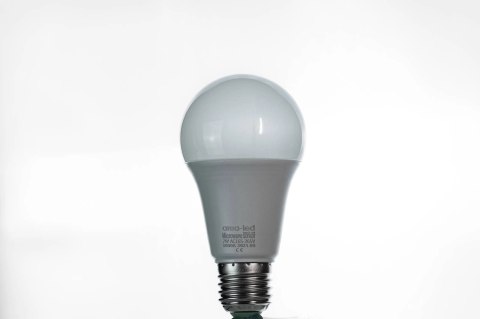 Żarówka LED bulb E27 z czujnikiem ruchu 7W 700lm 3000K biała ciepła Żarówka LED bulb E27 z czujnikiem ruchu 7W 700lm 3000K biała ciepła